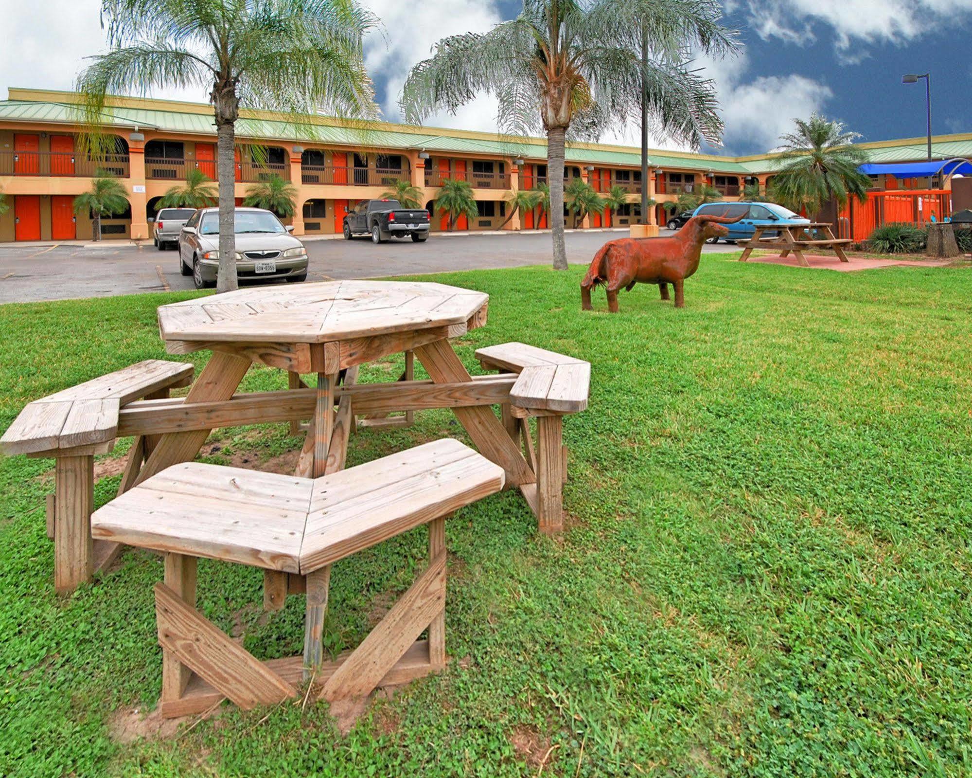 Texas Inn Harlingen Εξωτερικό φωτογραφία